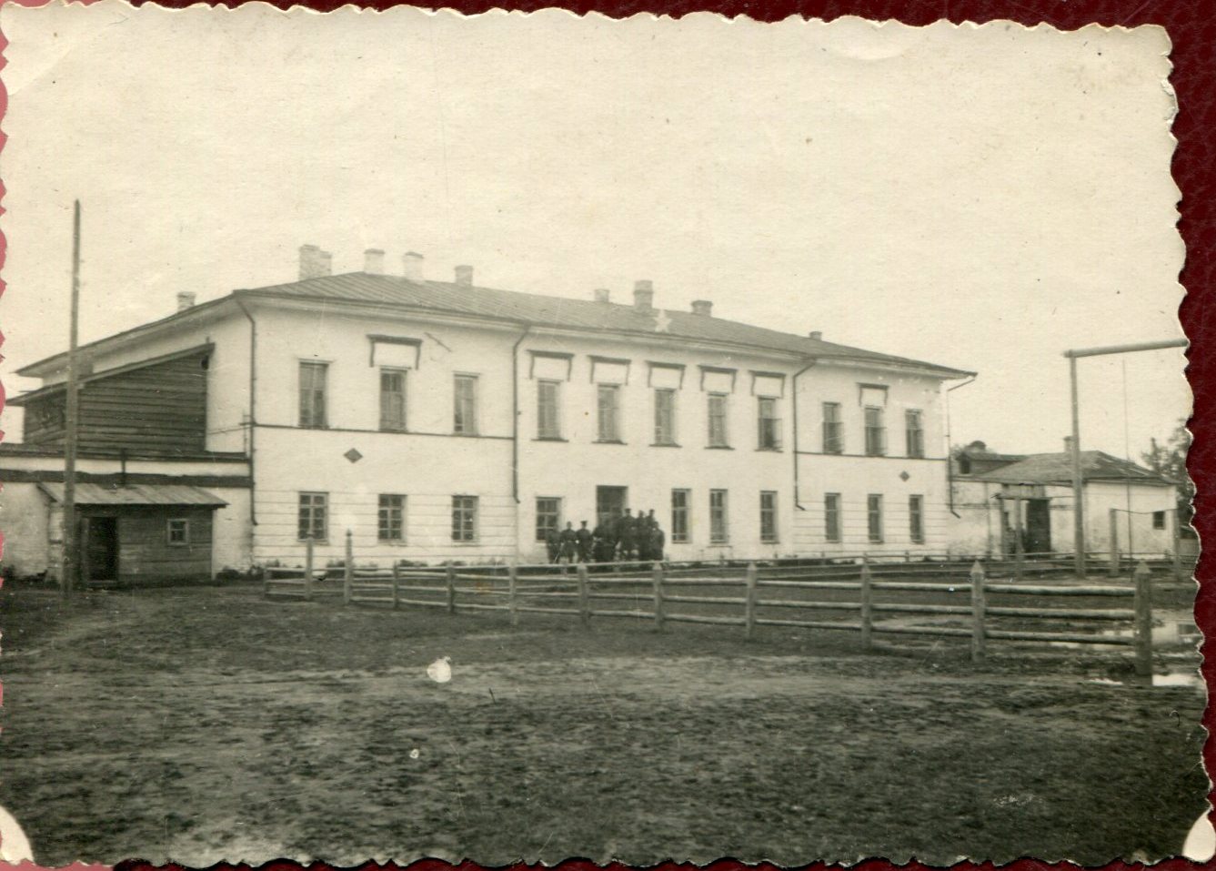 Казарма для солдат (бывшая тюрьма). Фото 1948 года из коллекции Кадниковского краеведческого музея.